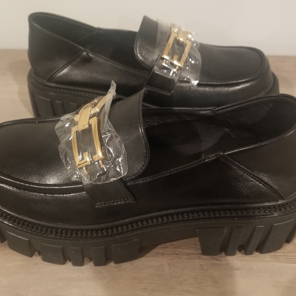 Vegan Leather Chunky Heeled Loafers with Gold Chain (Black) - Lattelier - Picture 11 of 13